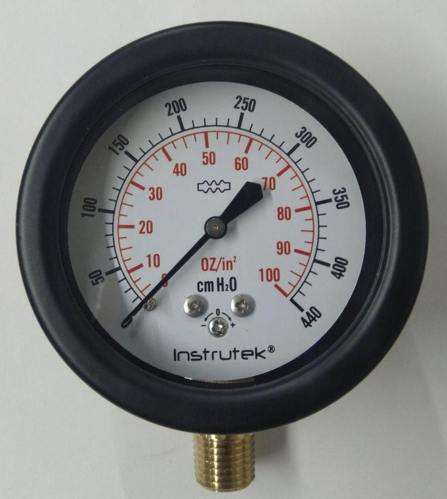 Manómetro 2.5", inferior, 1/4" NPT, baja presión, acero al carbón (terminado negro mate), bisel reforzado, ventana vidrio, interiores bronce, medición tipo diafragma, 440 cmH2O-100 oz/in2